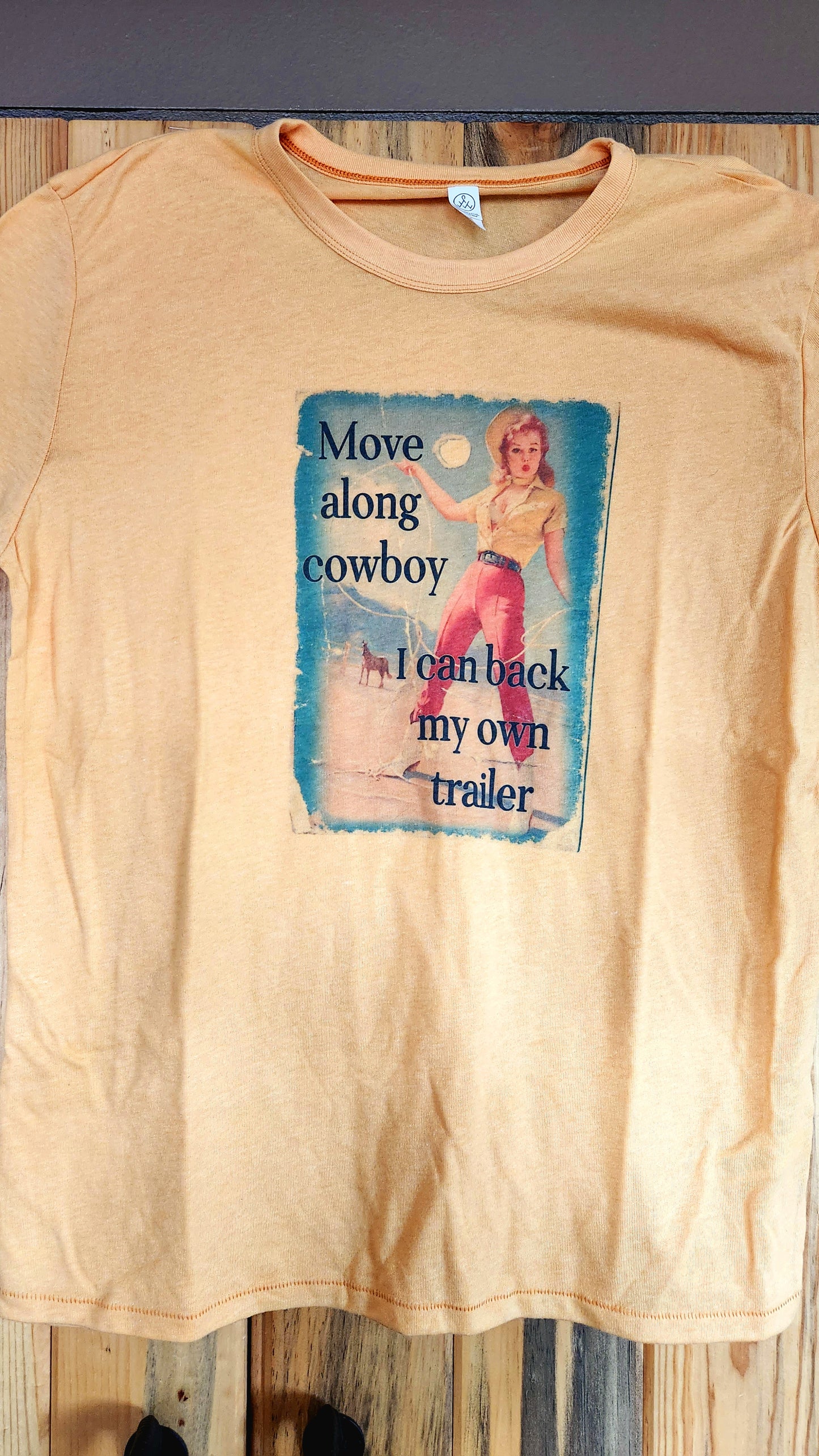 T-Shirt - Move Along